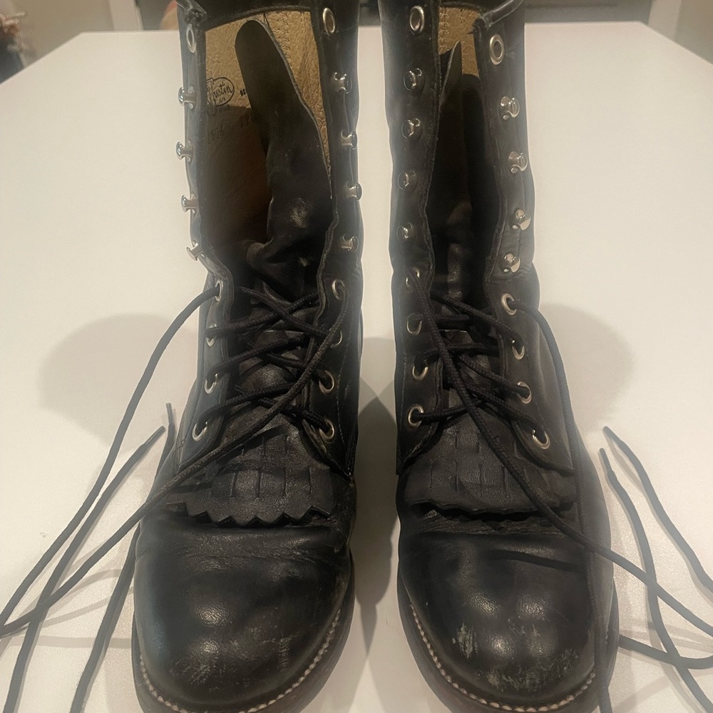 Justin style L506 size 7B Black. Gently worn.